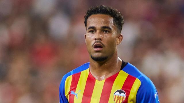 开云官网-英超诸侯推动劳工证改革，拍巨资“贿赂”足总